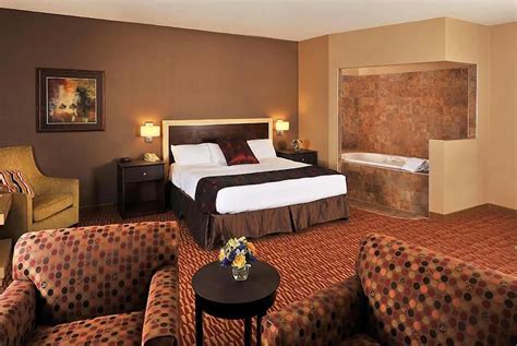 Iowa Hotels with Jacuzzi in Room ️ Romantic Getaways