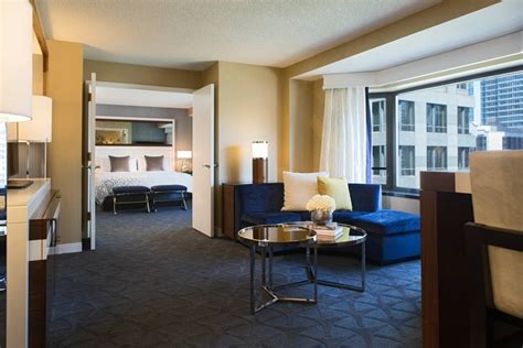 Hotel Suites Downtown Chicago, Illinois - Rooms | Renaissance Chicago Downtown