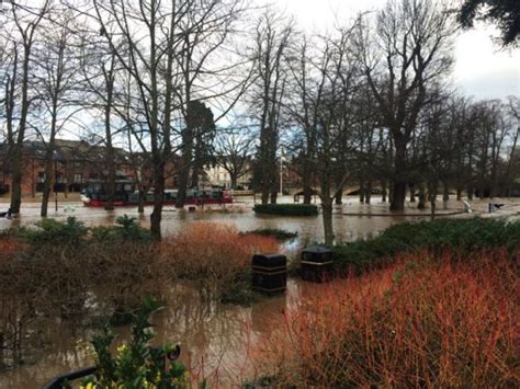 Flooding closes roads across the Vale as flood warning remains in force - The Evesham Observer