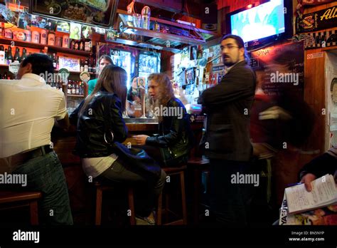 Nightlife in Trastevere, Rome, Italy Stock Photo - Alamy