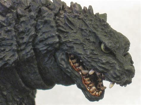 The Toyseum: S.H. MonsterArts GODZILLA 2000 Millennium figure review