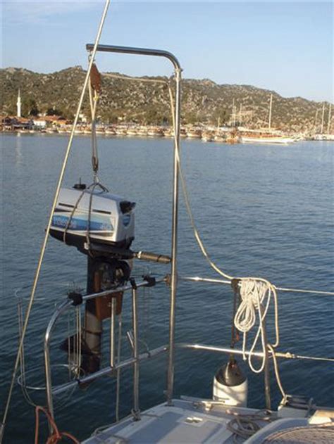 Make an outboard motor hoist - Practical Boat Owner