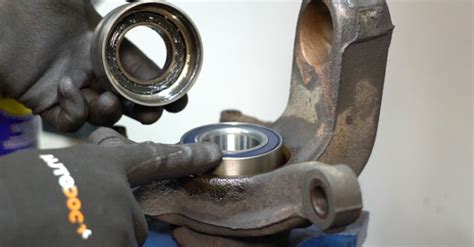 How to change front wheel bearing on Ford Focus DAW – replacement guide