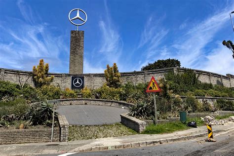 Inside the Mercedes-Benz factory in East London – Photos – TopAuto