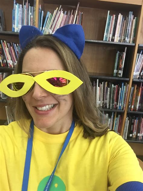 DIY Pete the Cat Costume! - That Library Media Teacher