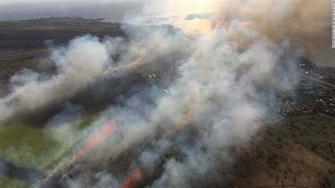 Hawaii airport and homes evacuated as fast-moving fire hits West Maui - CNN
