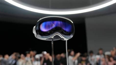 Apple announces new VR headset Vision Pro, to launch next year | CBC News