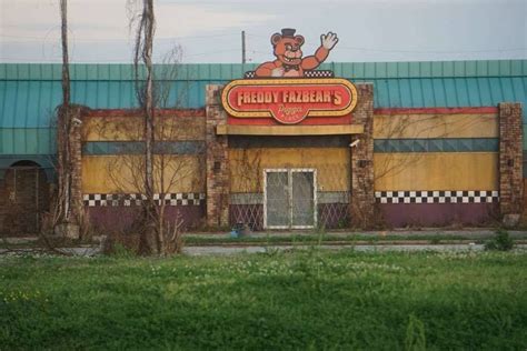 Freddy Fazbear's Pizza Place by Collegeman1998 on DeviantArt