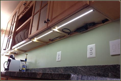 Подсветка рабочей зоны кухни с розеткой - фото