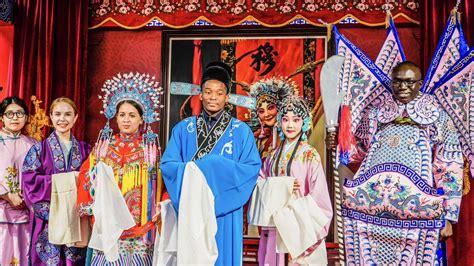 Intl students invited to experience traditional Yu opera in Henan - CGTN