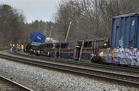 ProPublica: Railroads prioritize speed and efficiency over safety, cutting costs : NPR