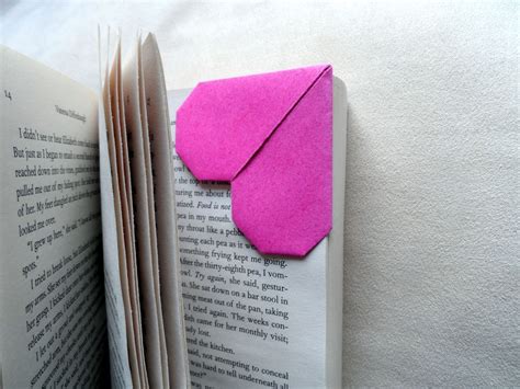 Origami heart bookmark | Heart bookmark, Origami heart, Origami