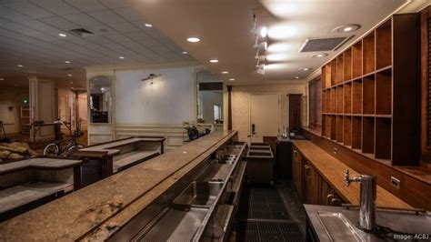 Downtown Milwaukee's Pfister Hotel begins lobby renovations - Milwaukee Business Journal