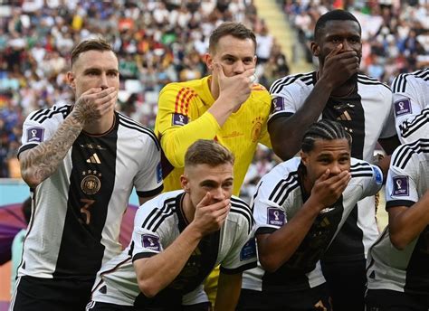 Football: Soccer-Germany players cover mouths in team photo amid ...