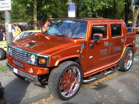 File:Hummer H2 SUT from 2005 STRUT Tuning frontleft 2009-10-18 U.jpg - Wikimedia Commons