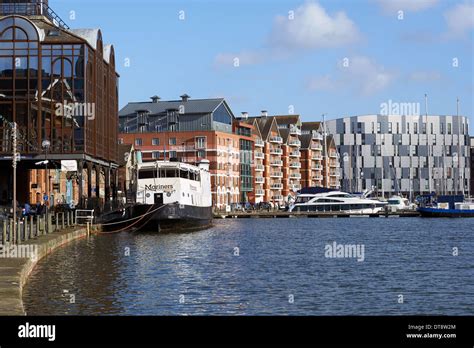 Ipswich waterfront restaurant hi-res stock photography and images - Alamy