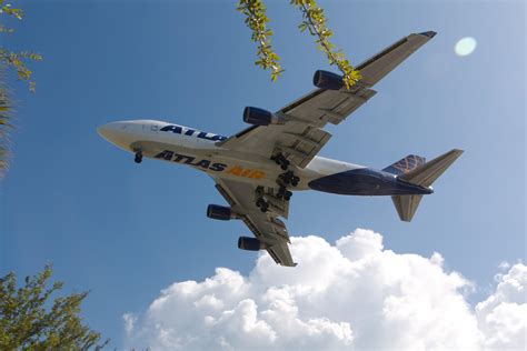 This 747-400 landing in Florida today. : r/aviation