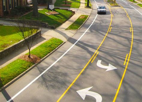 Center Turn Lane Rules: How To Make a Left Turn Safely & Avoid Traveling