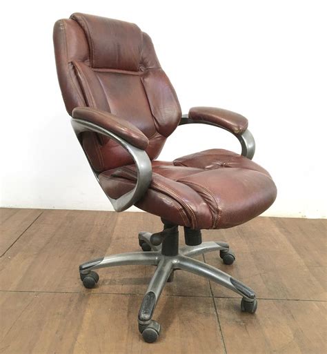 Lot - Lane Furniture Traditional Executive Office Chair