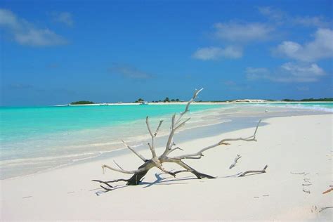 Enjoy Los Roques. Among Top 5 Best beaches in the Caribbean