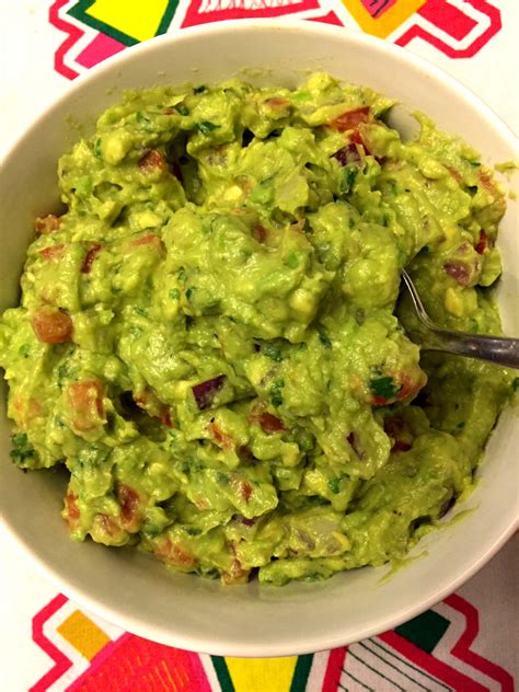 Easy Guacamole Recipe – Best Ever Authentic Mexican Restaurant-Style! – Melanie Cooks