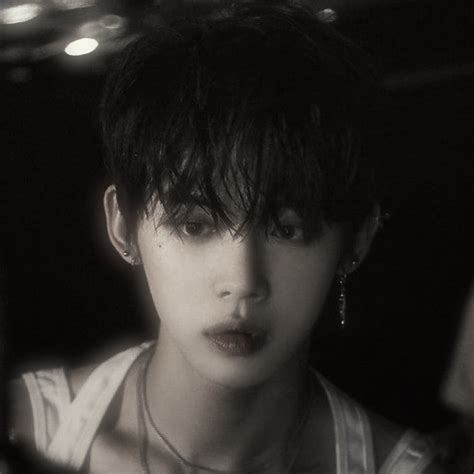 yeonjun icon black & white en 2023