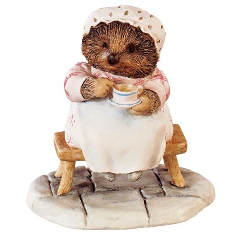 Beatrix Potter - Mrs Tiggy-winkle Drinking Tea Figurine A1316