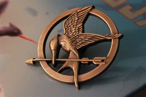 Mockingjay Pin by xThePurpleHairx on DeviantArt