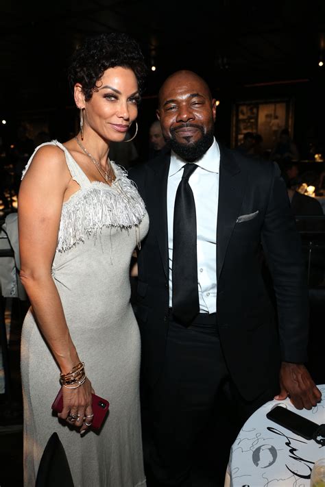 Nicole Murphy Spotted Kissing Married Man; Says They're Just "Family ...