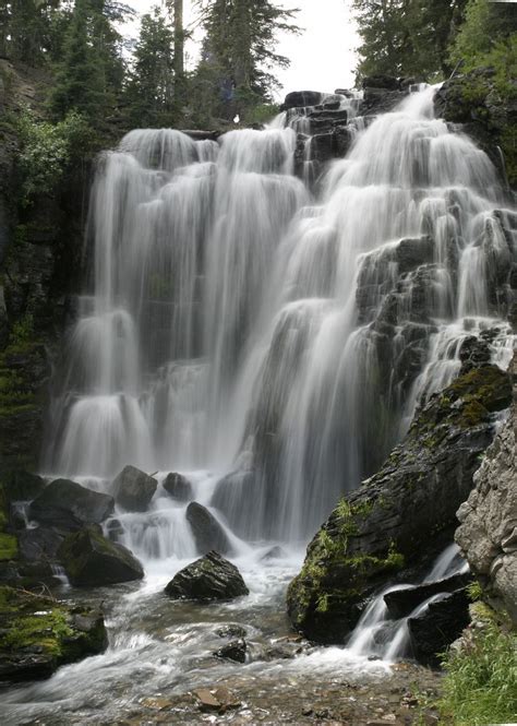 Kings Creek Falls | Kings Creek Falls at the bottom in Lasse… | Flickr