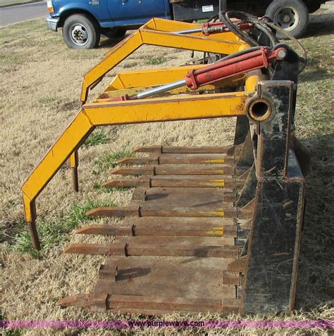 Skid steer grapple bucket in St. Paul, KS | Item BD9237 sold | Purple Wave