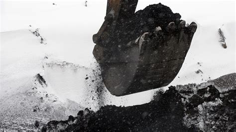 The World Has 118 Million Metric Tons of Coal It Doesn't Need - Bloomberg