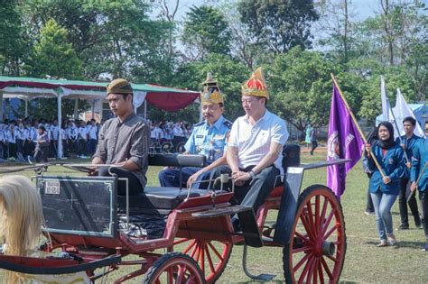 Welcoming New Students in Diponegoro University Editorial Photography - Image of campus ...