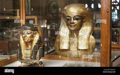 CAIRO, EGYPT- SEPTEMBER, 26, 2016: gilded statue of queen tuya in cairo, egypt Stock Photo - Alamy