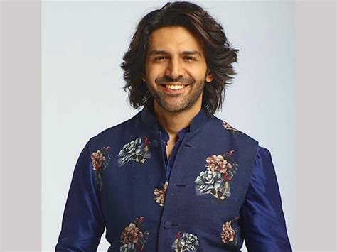 Dostana 2 Actor Kartik Aaryan Flaunts Stylish Long Hair As He Sends Out ...