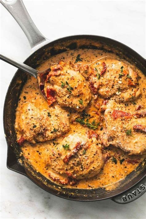 This tasty 30 minute skillet chicken in creamy sun dried tomato sauce ...