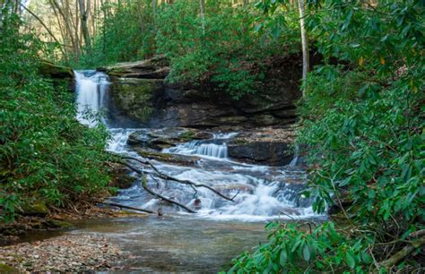 9 Beautiful Waterfalls Near Helen, GA - adventurenearby.com