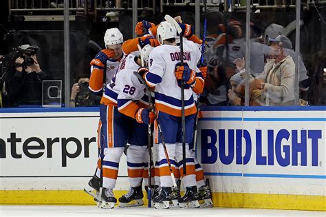 Islanders show signature resiliency in win over Rangers