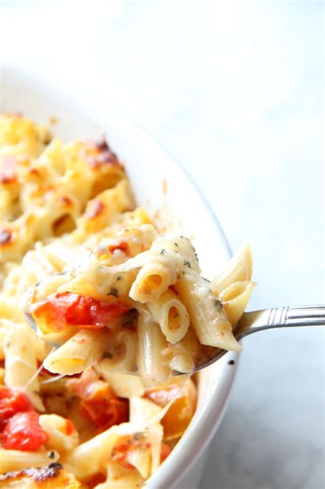 Cheesy Tomato Pasta Bake Recipe - Food Fanatic