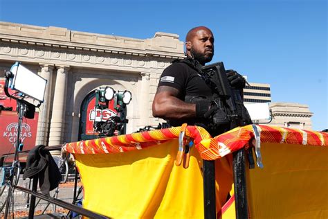 Police: 2 Of 3 Super Bowl Parade Shooting Suspects Identified As Juveniles - The Insidexpress