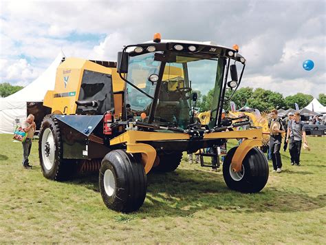 Self-propelled baler is an independent spirit | The Western Producer