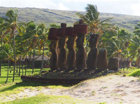 Anakena beach, the most beautiful place of Easter Island - Tiny Travelogue