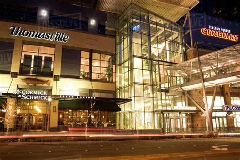 WA, Bellevue, Bellevue Square and Lincoln Square shopping area - Stock Photo - Dissolve