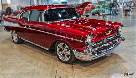 This paint is a pretty stunning Candy Apple Red on this BelAIr... nice ...