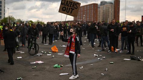 Government officials and mayor condemn Manchester United protest - CGTN