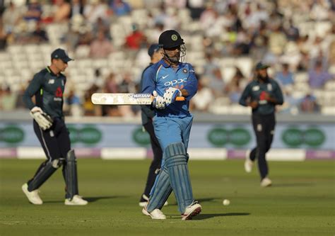 India vs England, 2nd ODI: MS Dhoni faces backlash from Twitter for his ...