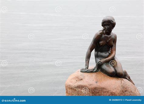 Little Mermaid statue editorial photography. Image of copenhagen - 26086972