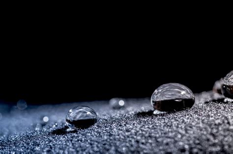 Contact angle measurements on superhydrophobic surfaces in practice