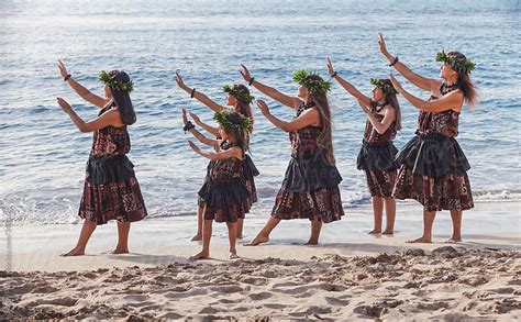 Group of traditional Hawaiian hula dancers performing on the beach in ...