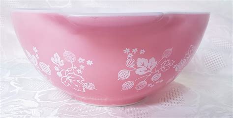 Vintage Pink Gooseberry Pyrex Cinderella Set - Aunt Gladys' Attic